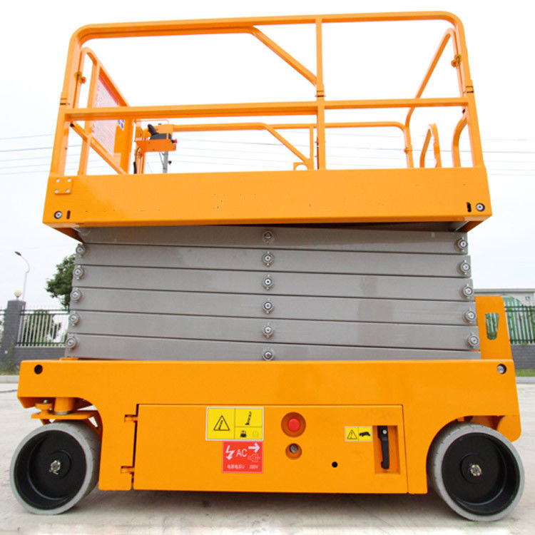 13.7m Self Propelled Scissor Lift Aerial Lift Scaffolding Stable Performance